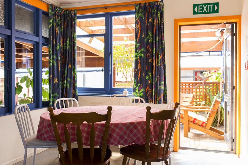 Sequoia Lodge Backpackers Picton Exterior foto